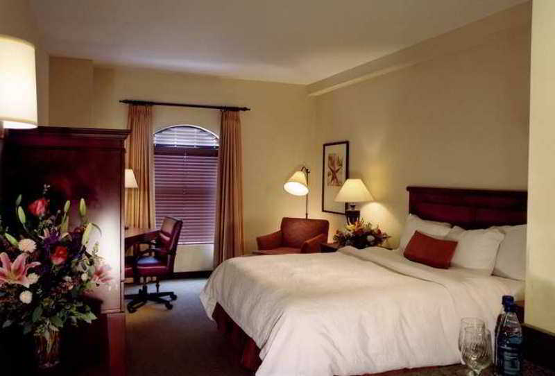 Hampton Inn & Suites Austin-Downtown/Convention Center الغرفة الصورة