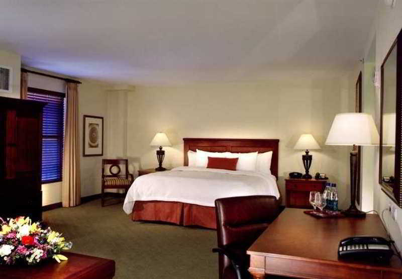 Hampton Inn & Suites Austin-Downtown/Convention Center الغرفة الصورة